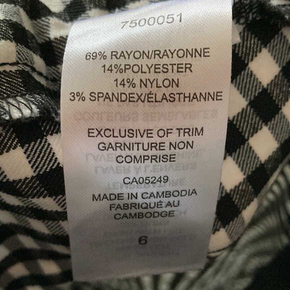 S.C & CO.💫 Women’s Black/White Checkered Lightweight Capri Pants - Picture 10 of 10
